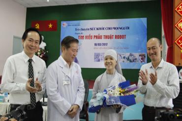 Sư cô thoát chết vì ung thư đại trực tràng sau ca phẫu thuật Robot Qua: Trần Nhung | Tags: | Comments: 0 | Tháng Ba 19th, 2017